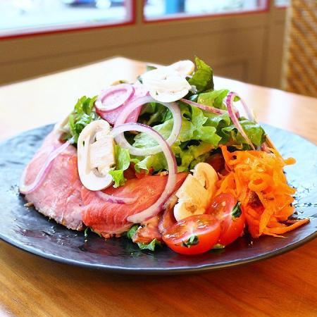 北海道和牛のローストビーフサラダ　